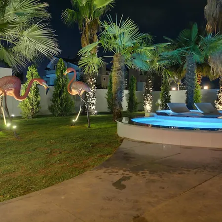 Villa Red Premium Vip// Custom Design With Turkish Bbq+prvt Swmg Pool *