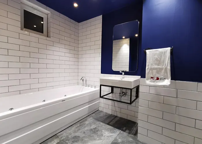 Red Premium Vip// Custom Design With Turkish Bbq+prvt Swmg Pool