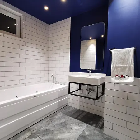 Red Premium Vip// Custom Design With Turkish Bbq+prvt Swmg Pool