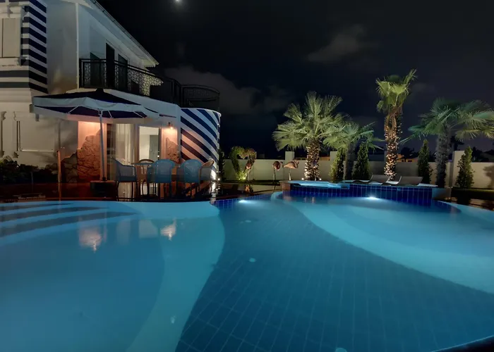 Red Premium Vip// Custom Design With Turkish Bbq+prvt Swmg Pool Villa