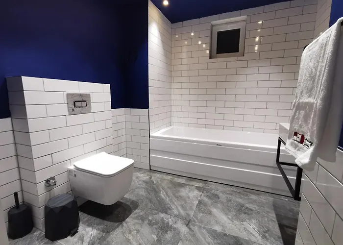 Red Premium Vip// Custom Design With Turkish Bbq+prvt Swmg Pool *